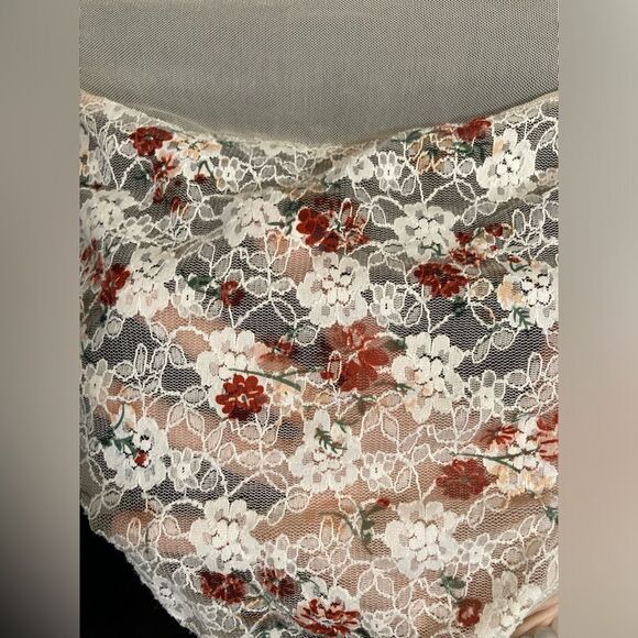 Cream floral lace bodysuit - Picture 5 of 6